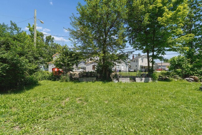 Building Photo - 1272-1274 E 21st Ave
