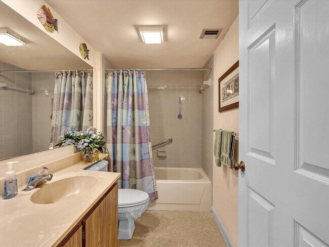 Building Photo - 6049 Balboa Cir