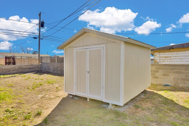 Building Photo - 3704 Travis Ave