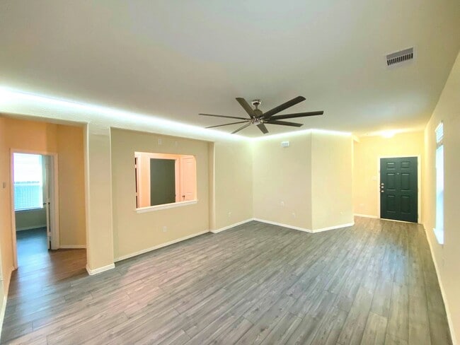 Building Photo - 29880 Dovetail Blf Ln