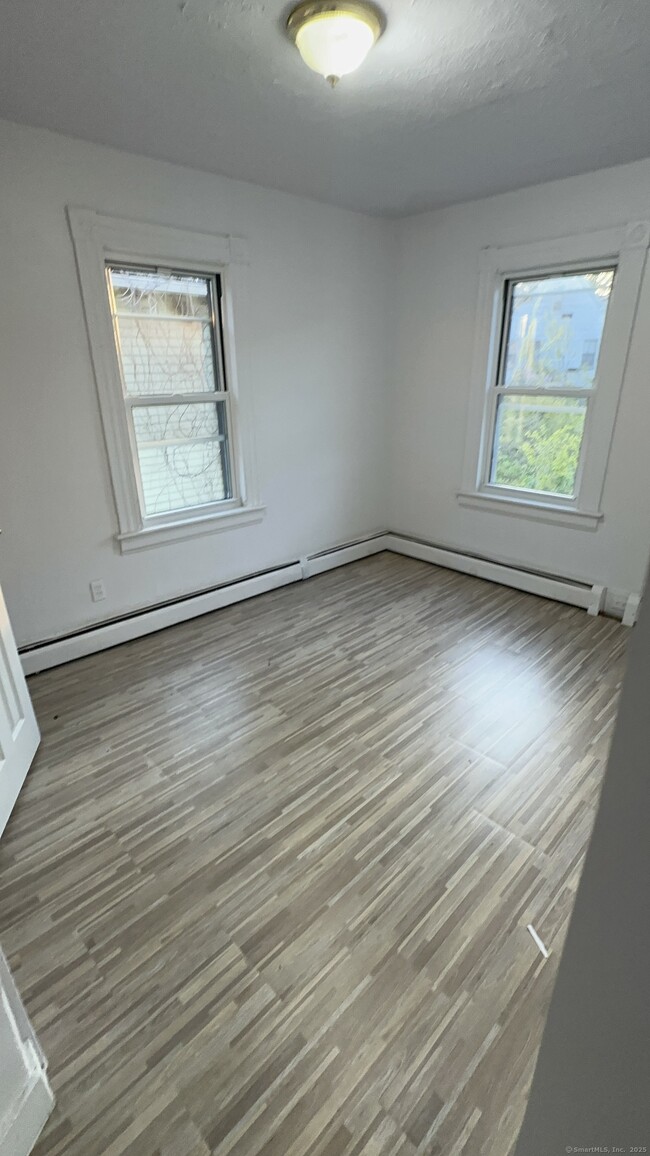 Building Photo - 1036 Maplewood Ave