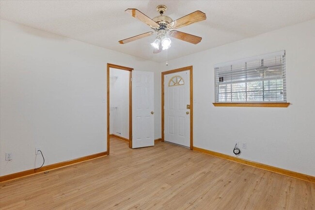 Building Photo - 2510 Golden Park Ln