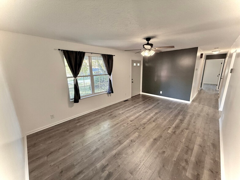 Building Photo - 597 Bluebird Dr