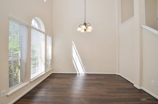 Building Photo - 7415 Oakwood Canyon Dr