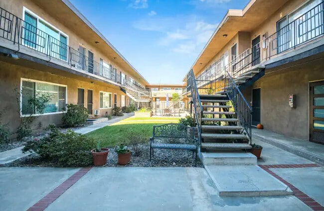 Building Photo - 18631 Burbank Blvd