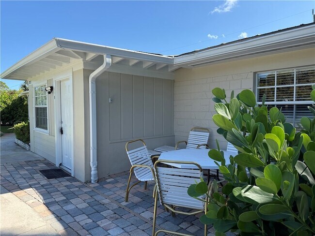 Building Photo - 2015 15th Ln