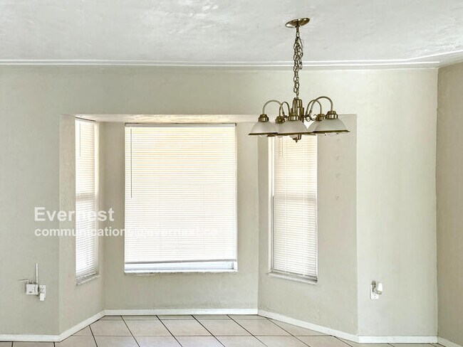 Building Photo - 2 Brentwood Ln