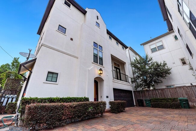 Building Photo - 1406 Hickory St