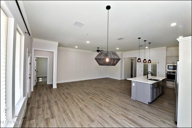 Building Photo - 13868 Paseo Perlas Dr