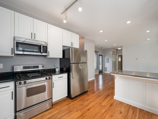 Building Photo - 1808 S Michigan Ave