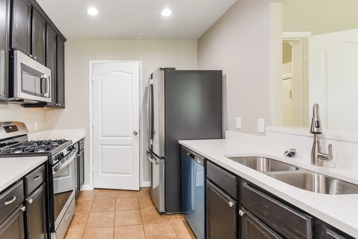 Building Photo - 251 Sea Breeze Dr