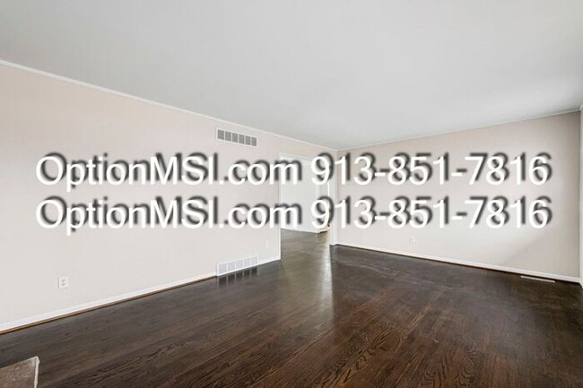 Building Photo - 1/2 month free if moved in by 1/25/26!! Move-in ready!!