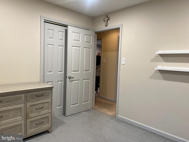 Building Photo - 46 Buck Dr