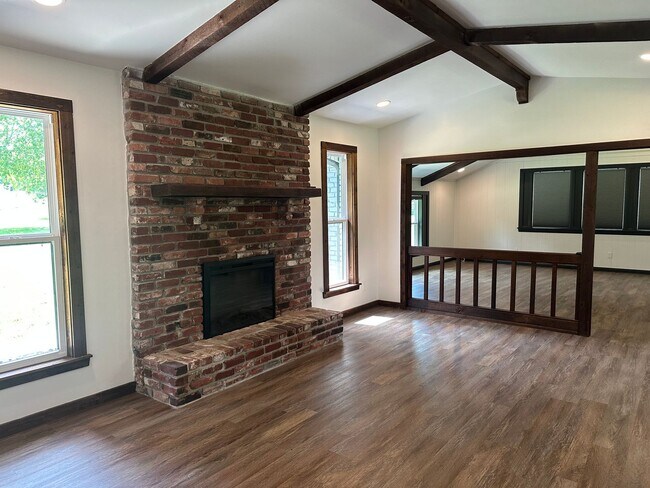Building Photo - Welcome to country living with a fresh, modern twist.