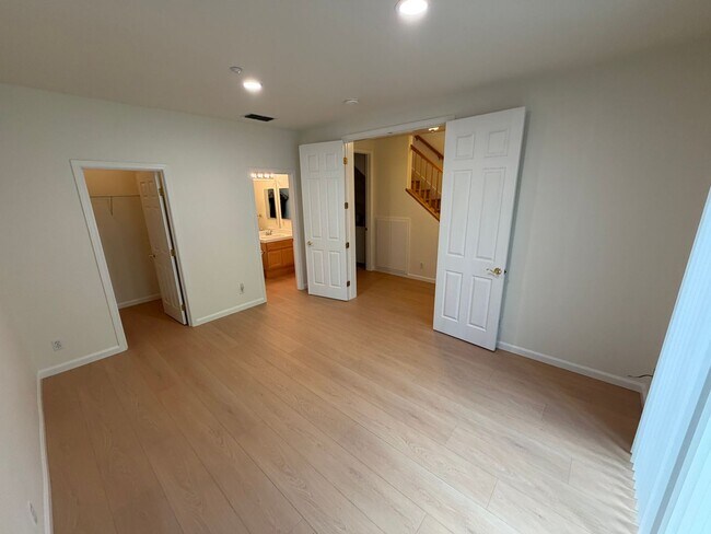 Building Photo - Dublin The Vineyards, 3 Bed 3 bath, Community Pool, Greenbelt, Close to 580 and BART