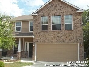 Building Photo - Beautiful 3 Bedroom 2 1/2 in trophy ridge