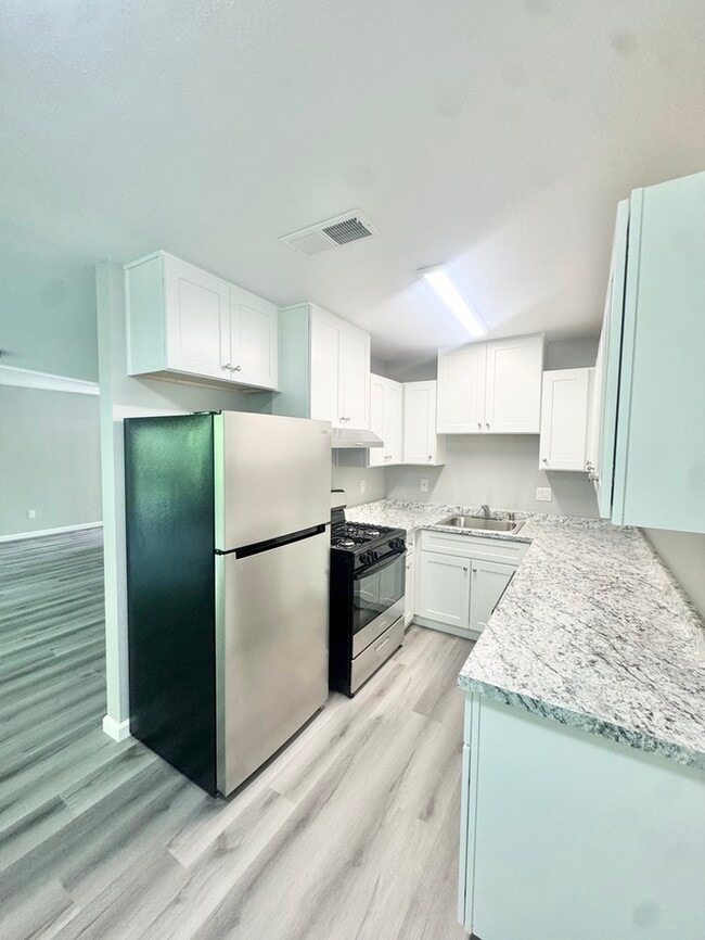 Building Photo - Nicely updated 2-bedroom 1-bath apartment in Auburn!