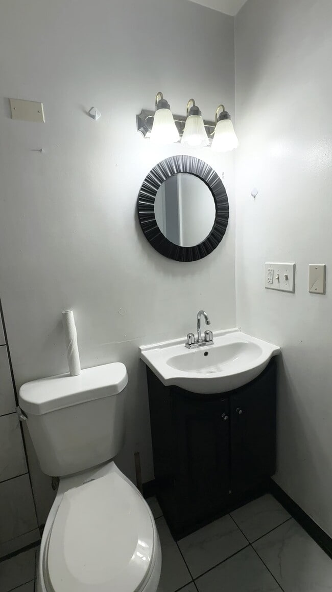 Building Photo - 3535 Robey Ave