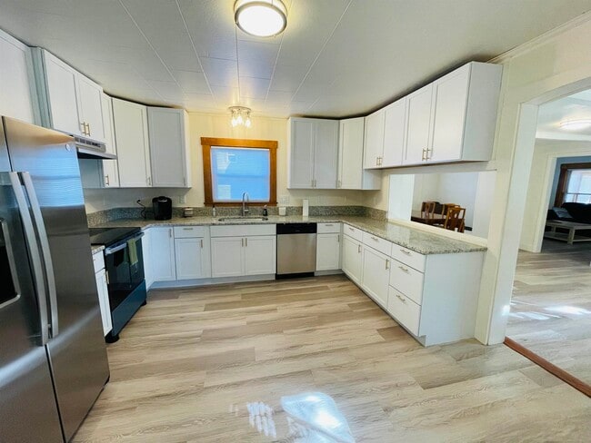 Primary Photo - 17 Arch St