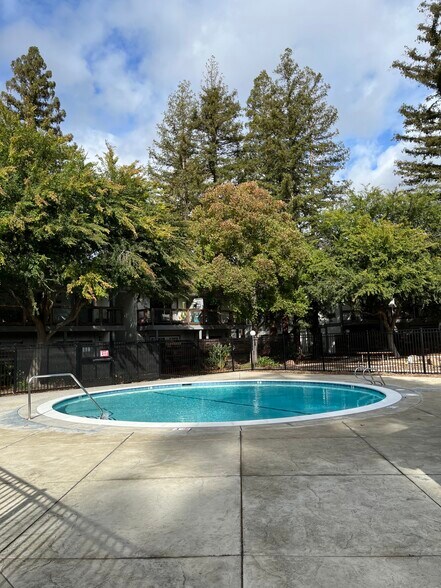 Building Photo - 4081 Clayton Rd