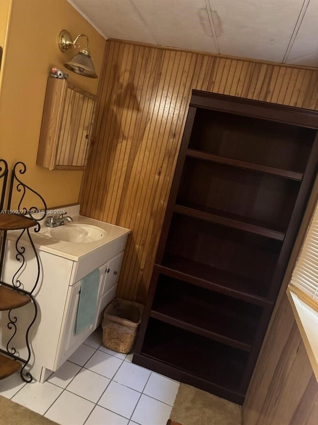 Building Photo - 5470 SW 25th Way