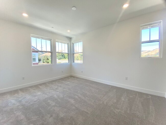 Building Photo - Gorgeous Townhome in Fremont's Niles Neigh...