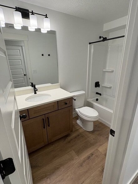 Building Photo - 4447 Templar Dr