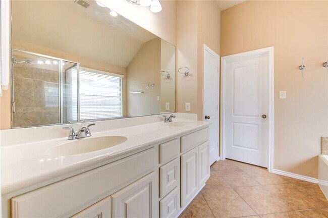 Building Photo - 5615 Stoneridge Ct