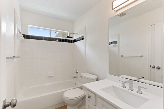Building Photo - 2802 Briarbrook Ln