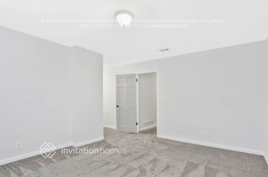 Building Photo - 5041 Edinburgh Terrace