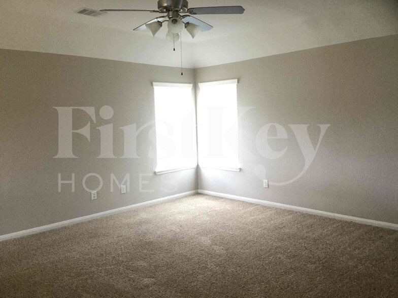 Building Photo - 139 Piney Pathway