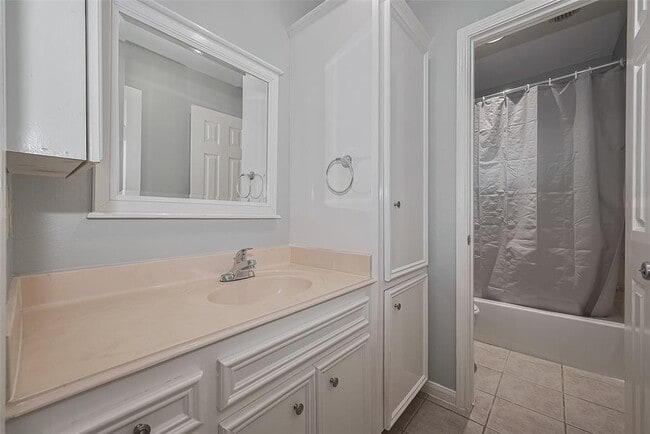 Building Photo - 9631 Highland Pointe Dr