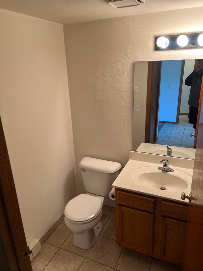 Building Photo - 1361 Field Ct