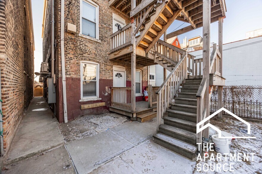 Building Photo - 1834 W 18th St