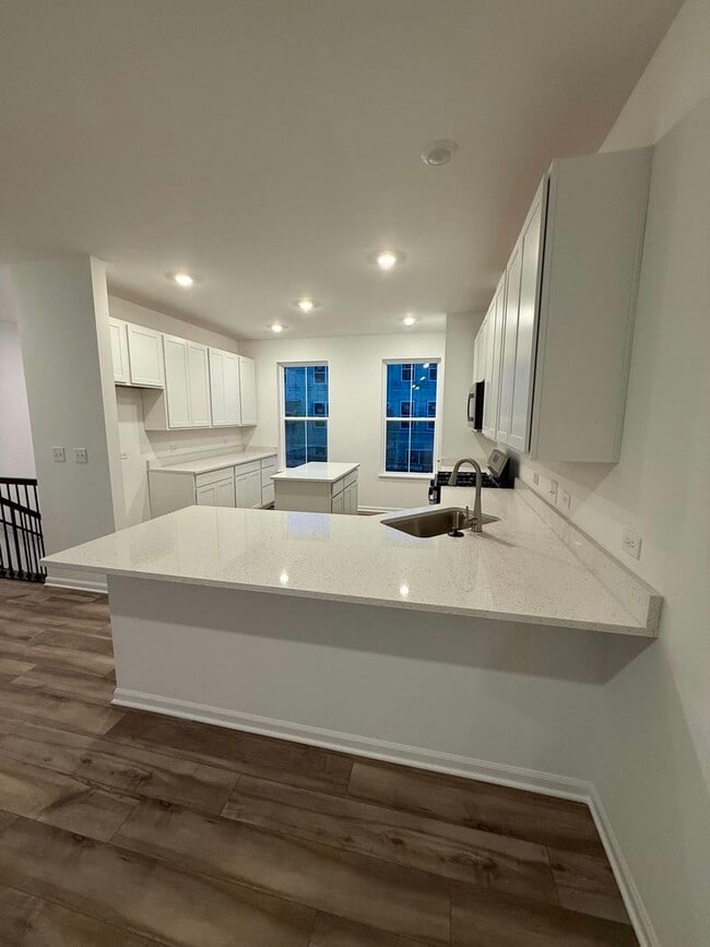 Building Photo - 14940 Dyer Ln