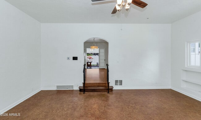 Building Photo - 114 W Windsor Ave