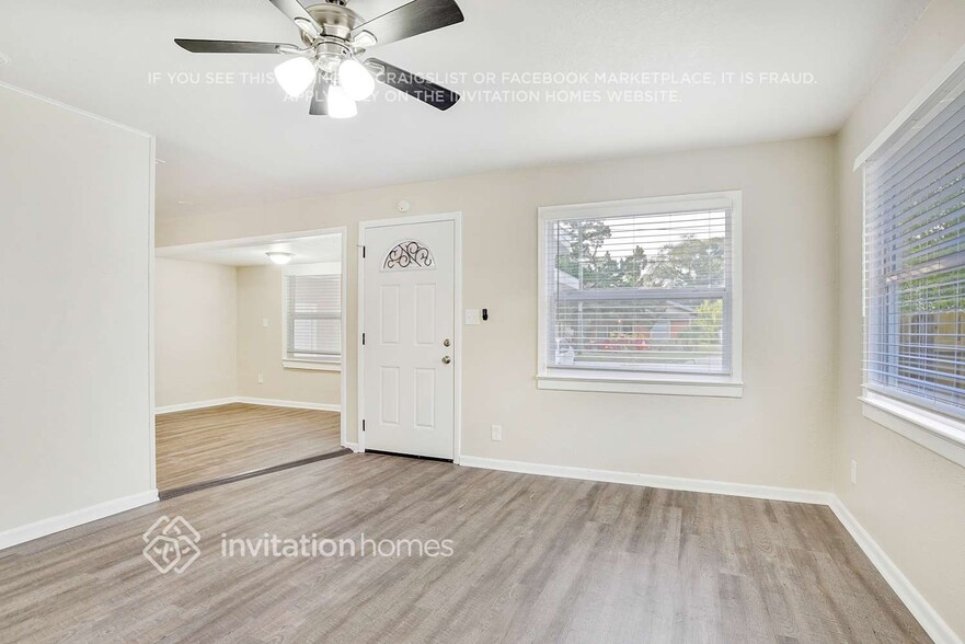 Building Photo - 1317 S Mellonville Ave