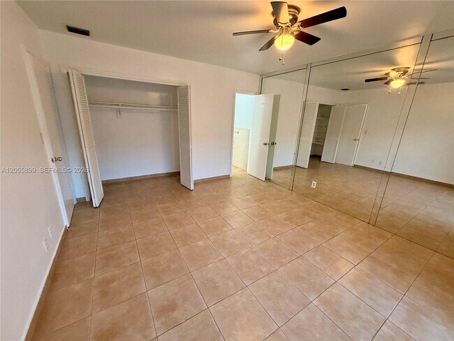 Building Photo - 1502 N 57th Terrace