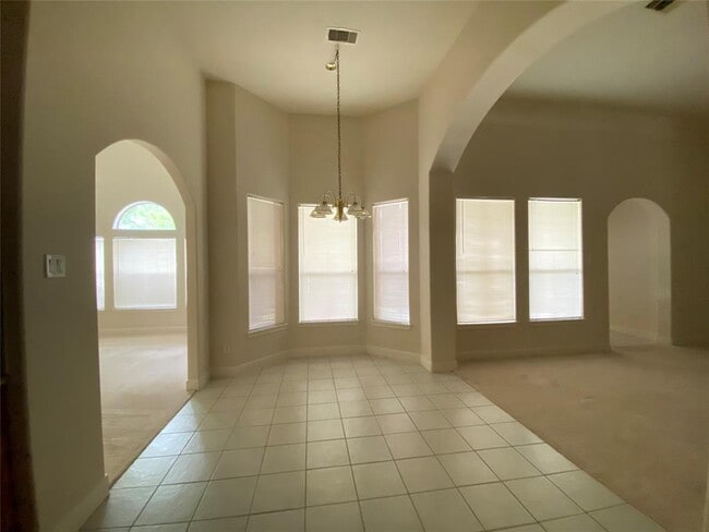 Building Photo - 10122 Meridian Lakes Dr
