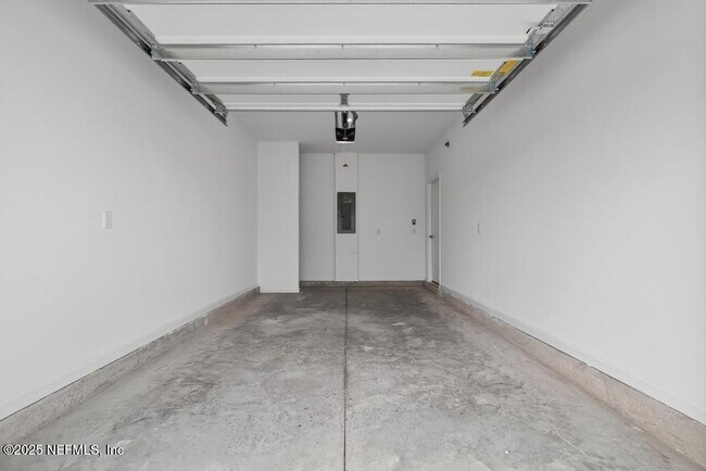 Building Photo - 3989 Mid Century St