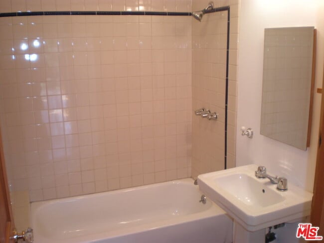 Building Photo - 4203 Sunset Dr