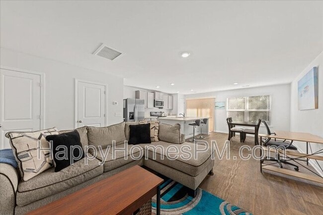 Building Photo - 4698 Palm View Cir