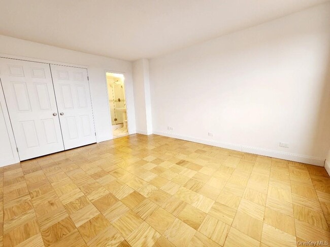 Building Photo - 61-20 Grand Central Pkwy