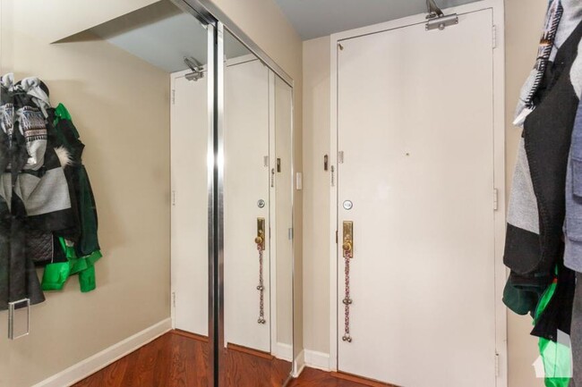 Building Photo - 1 bedroom in Chicago IL 60613