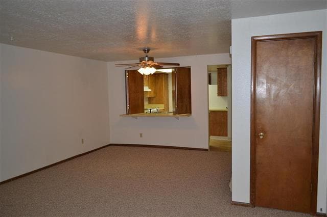 Building Photo - 2 Bedroom 1.5 Bathroom 4 plex (6 month lea...