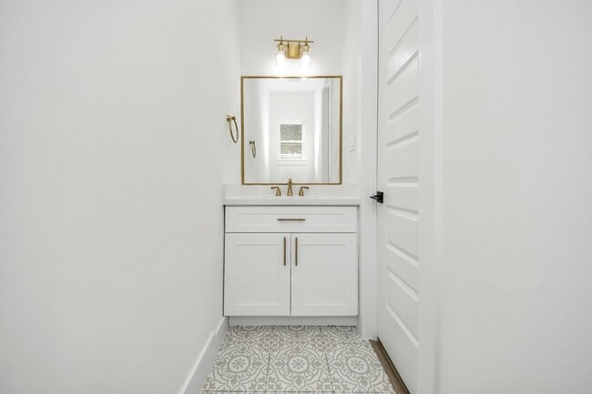 Building Photo - 3508 Omega St