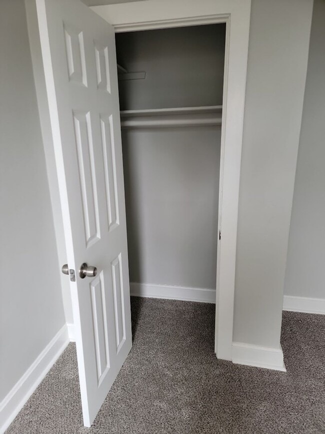 Building Photo - AVAILABLE JUNE 1st 2026 - Fantastic Newly Renovated 5 Bed 2 Bath Home w/ Garage