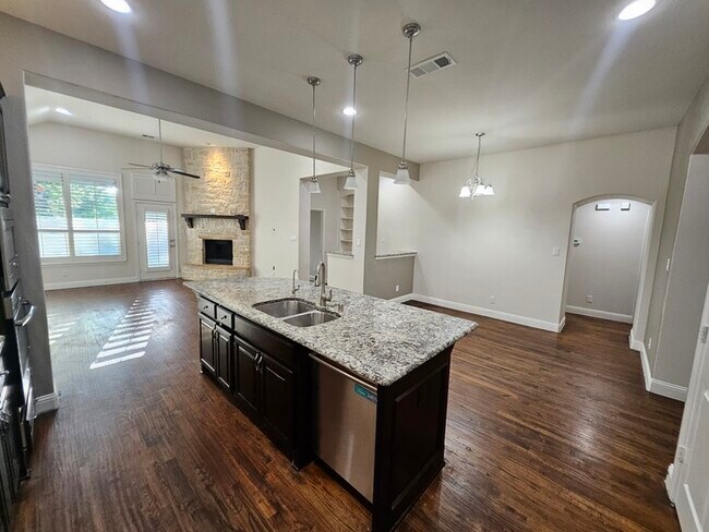 Building Photo - Charming 4 beds 3 baths in Argyle!