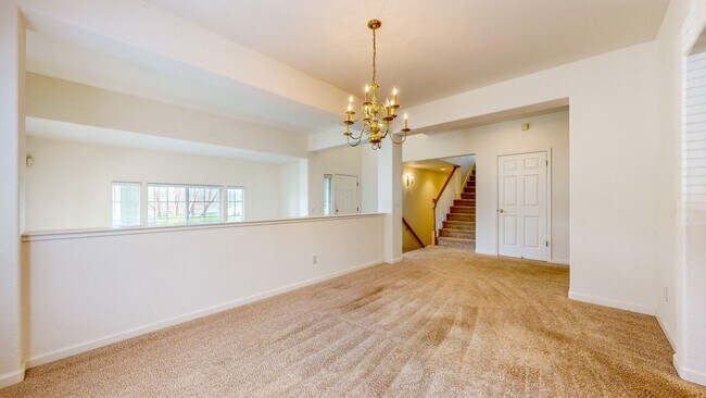 Building Photo - Desirable Skyhawk 3 bedroom Tri-Level Single Family