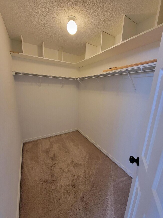 Building Photo - 9780 Parker Lake Cir